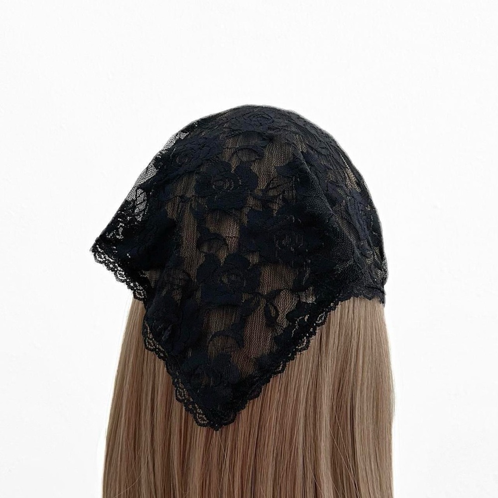 Elegant Black Lace Headscarf